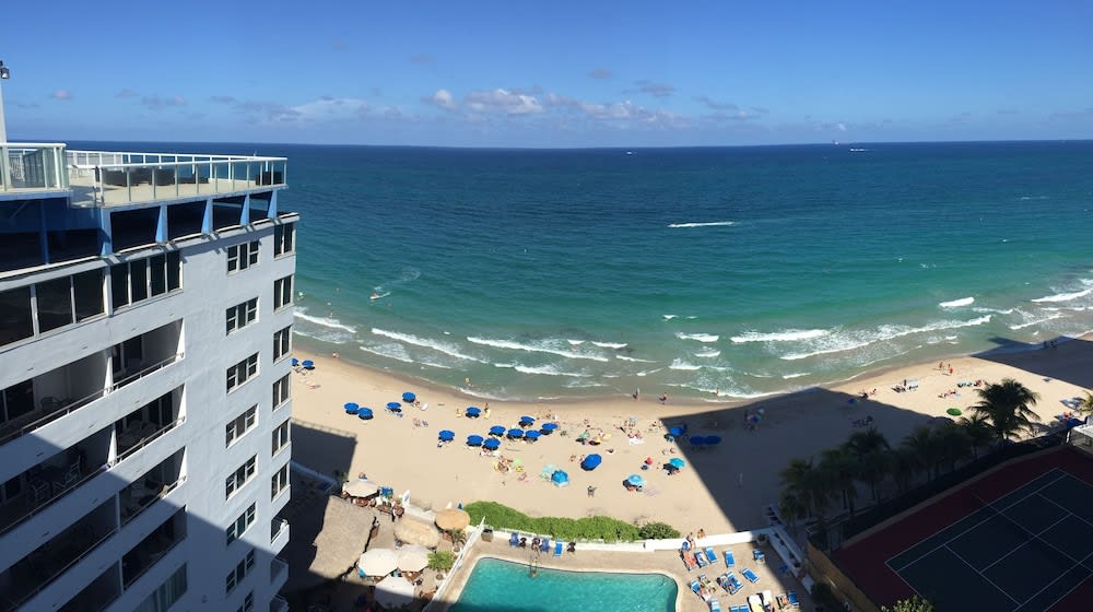 Ocean Manor Beach Resort 1