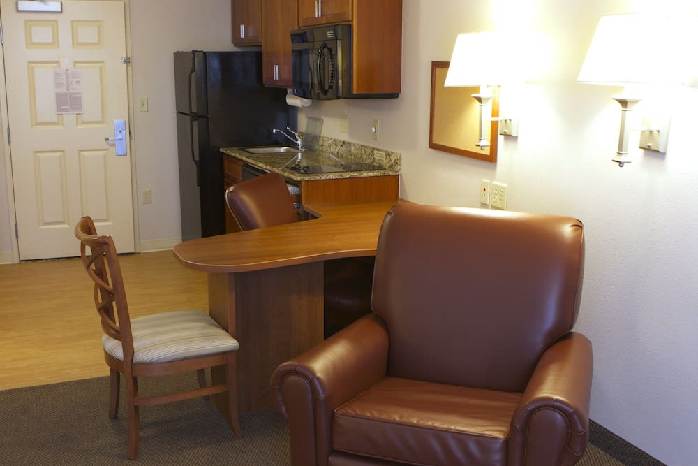 Candlewood Suites CHAMPAIGN-URBANA UNIV AREA by IHG 2