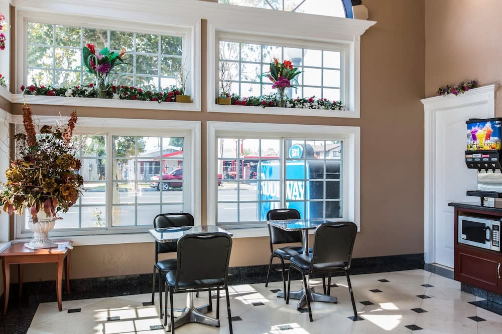 Rodeway Inn Cypress - Buena Park 2