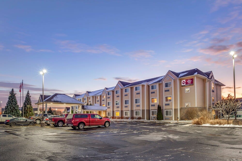 Best Western Plus Woodstock Inn & Suites 1
