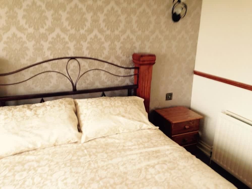 Tregella Guest House 4