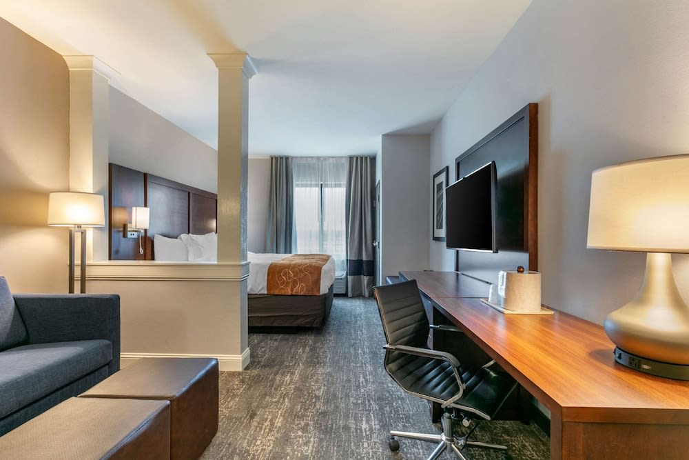 Comfort Suites North Tupelo 4