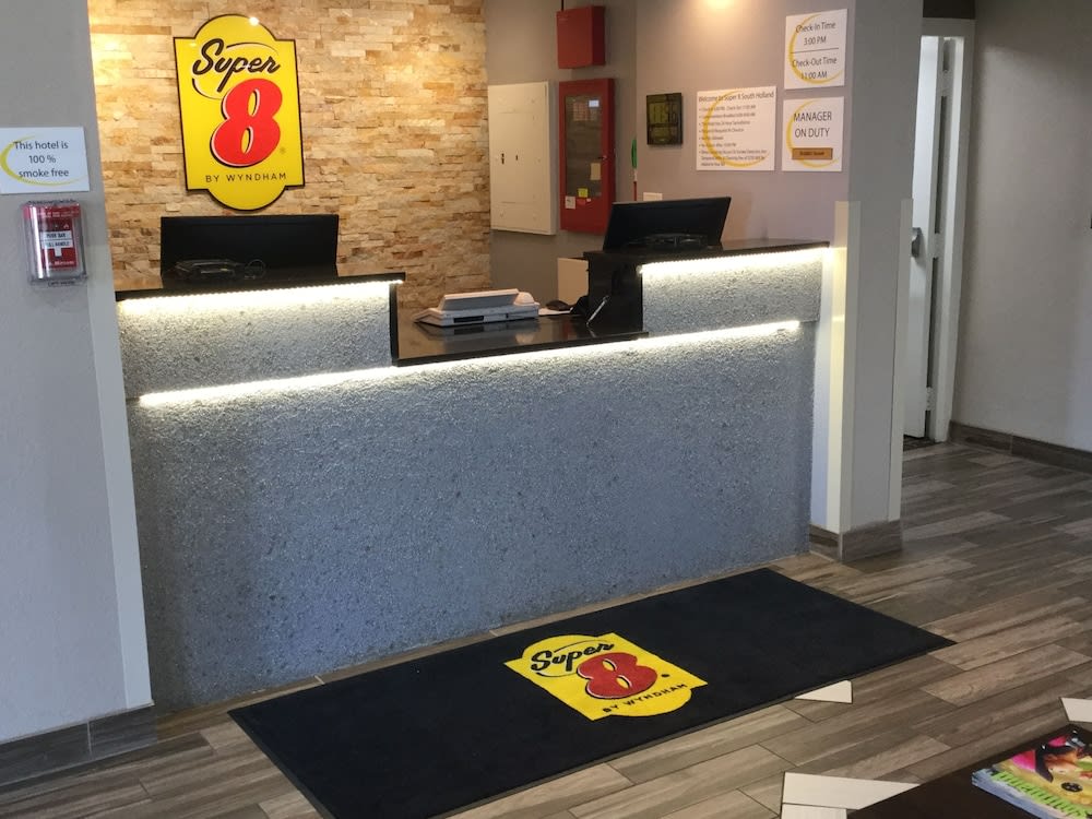 Super 8 by Wyndham South Holland 2