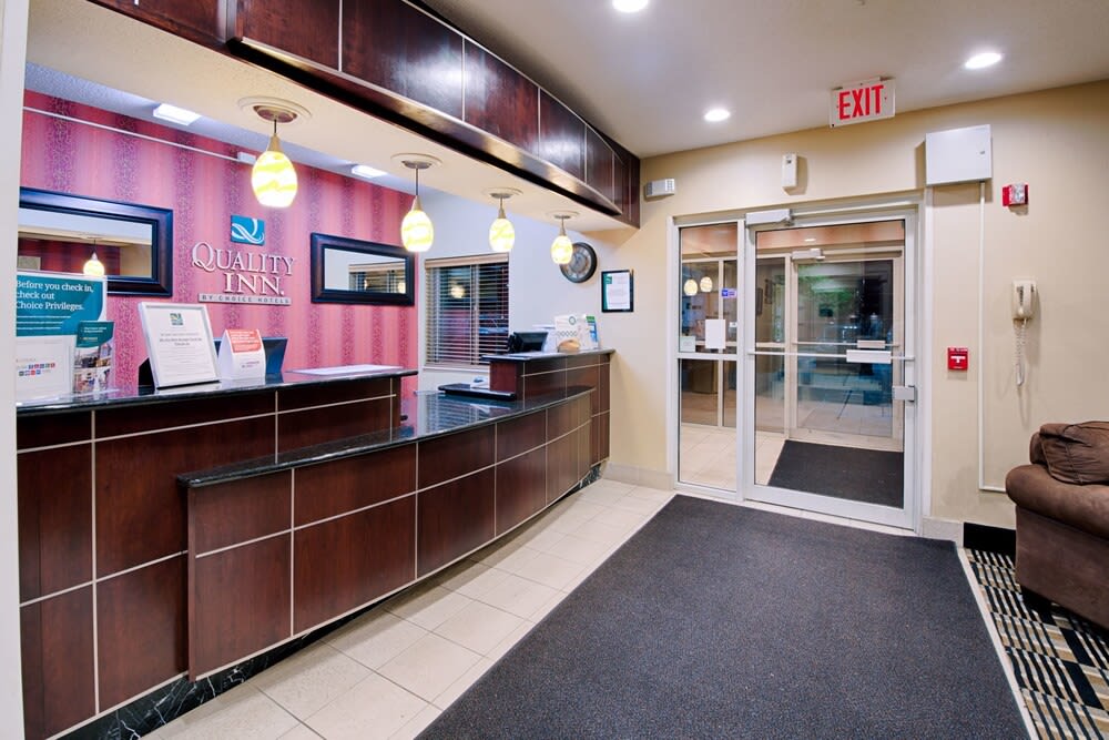 Quality Inn Brooklyn Center 2