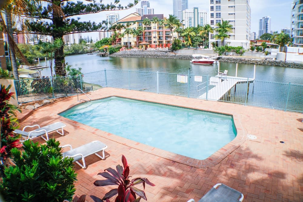 Surfers Riverside Apartments 1