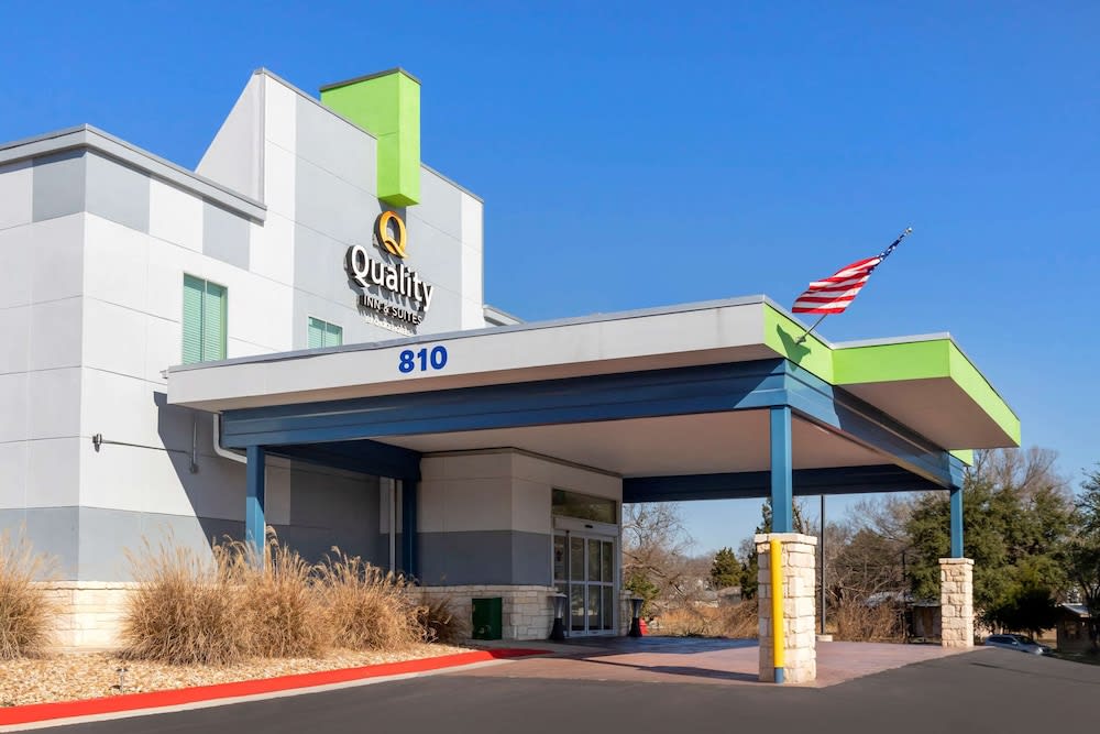 Quality Inn & Suites Elgin 1