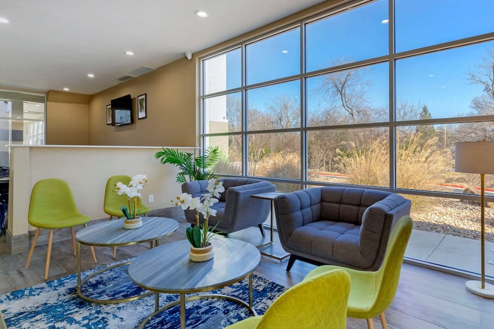 Quality Inn & Suites Elgin 2