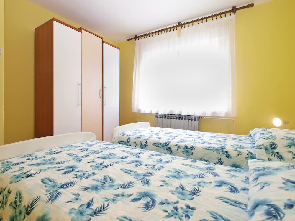 Apartment 1704 2
