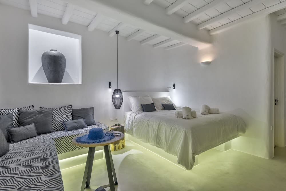 Mykonian Mews Luxury Suites 2