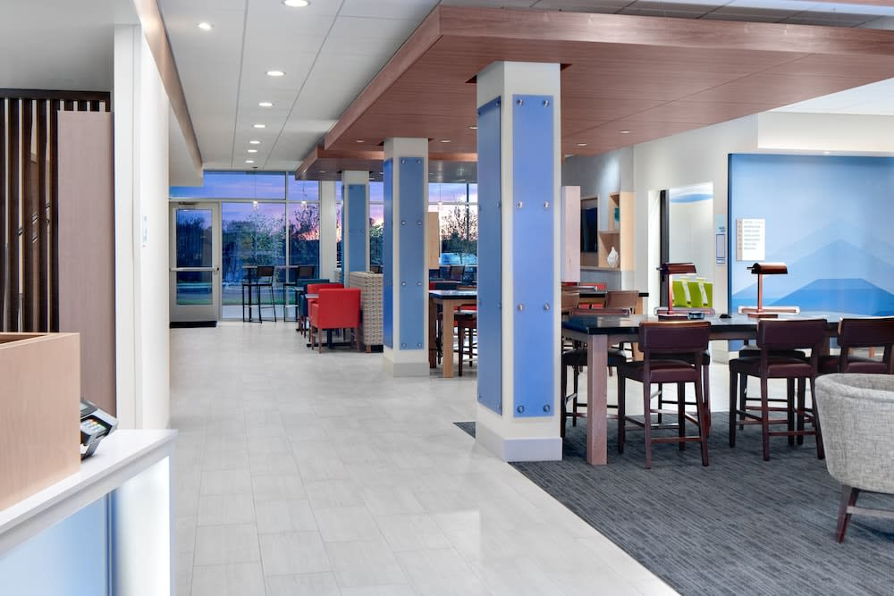 Holiday Inn Express & Suites ELKHORN - LAKE GENEVA AREA by IHG 2