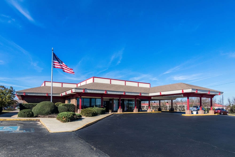 Econo Lodge Inn & Suites Conference Center Dublin 1