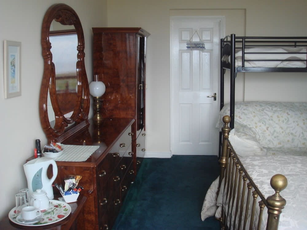 Watersedge Guest House 2