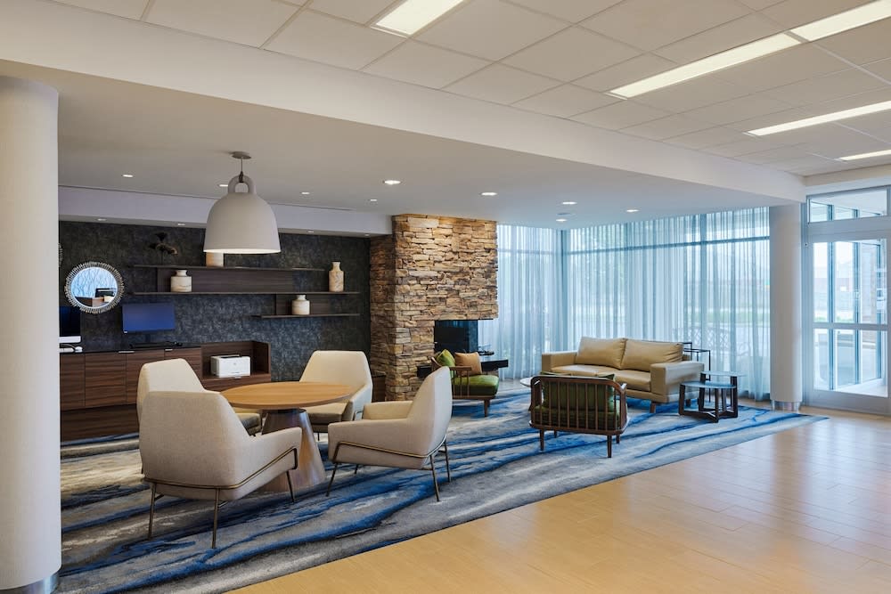 Fairfield Inn & Suites by Marriott Columbus Airport 2
