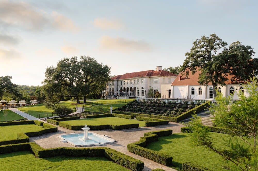 Commodore Perry Estate, Auberge Collection 1