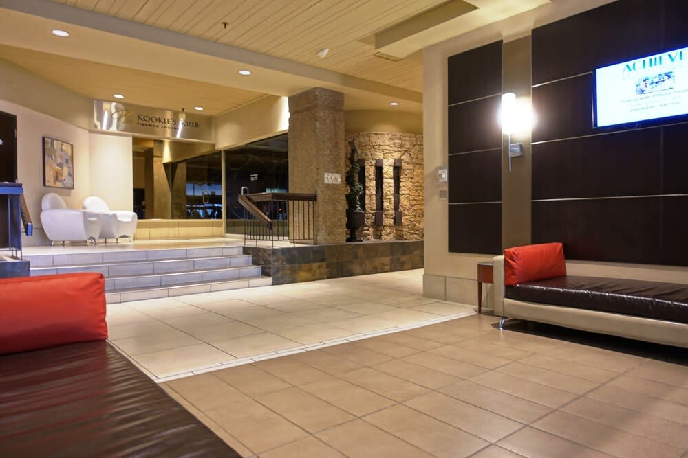 Ramada Plaza by Wyndham Regina Downtown 2