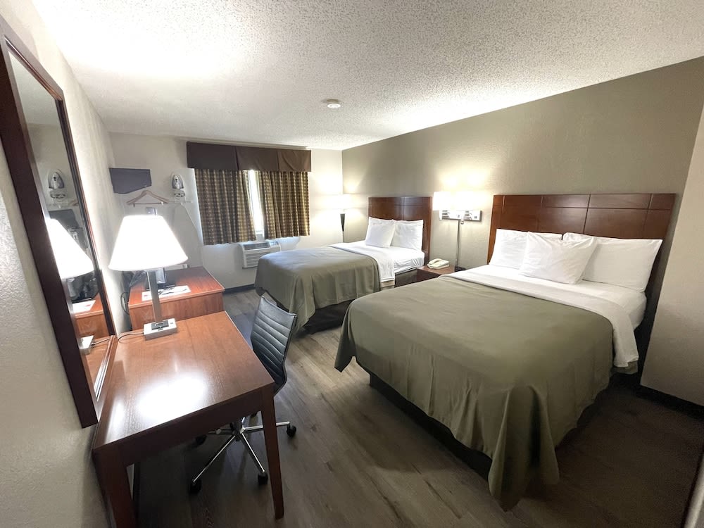 Econo Lodge Cartersville-Emerson Lake Point 5