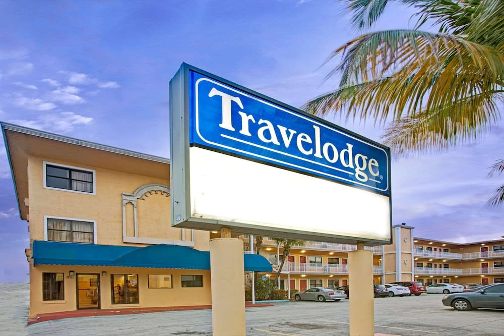 Travelodge by Wyndham Fort Lauderdale 1