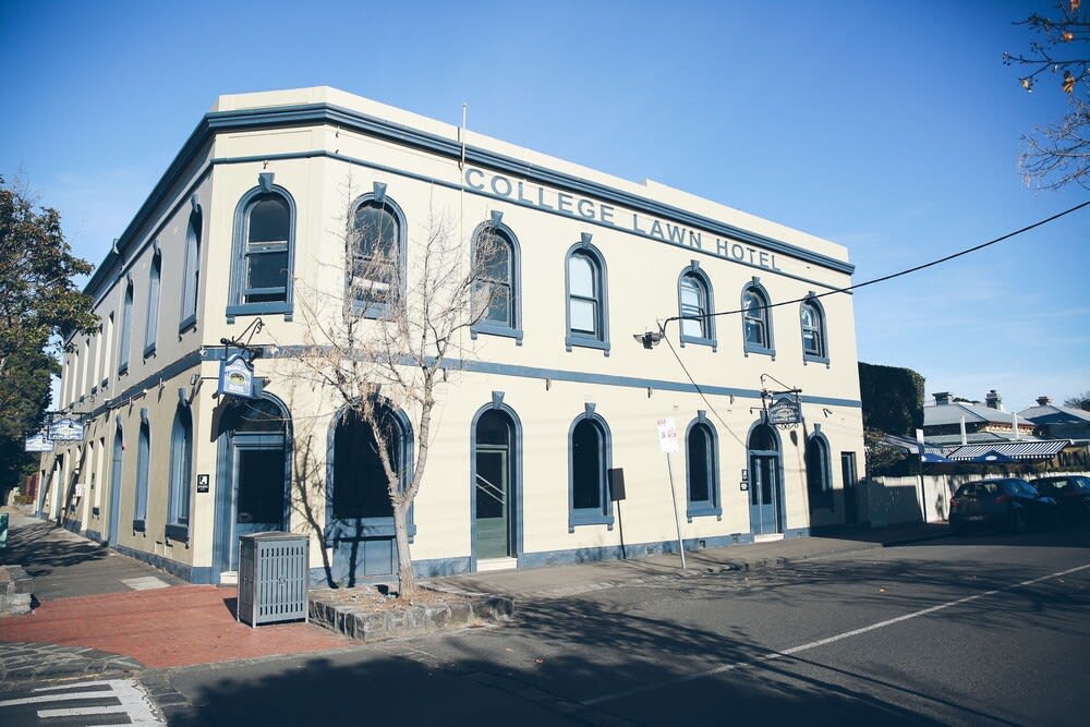 College Lawn Hotel 1