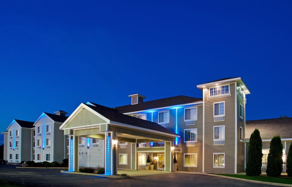 Holiday Inn Express & Suites NEW BUFFALO, MI by IHG 1