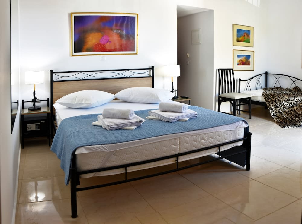 Porto Chania 2