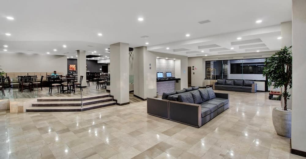Everest Hotel 2