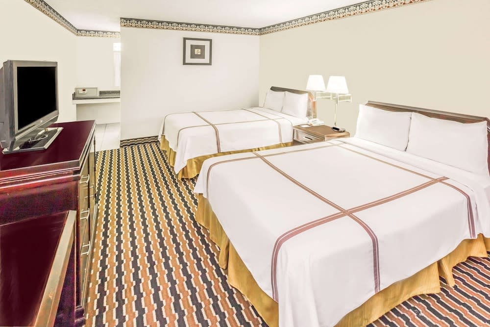 Travelodge by Wyndham Shreveport LA 1