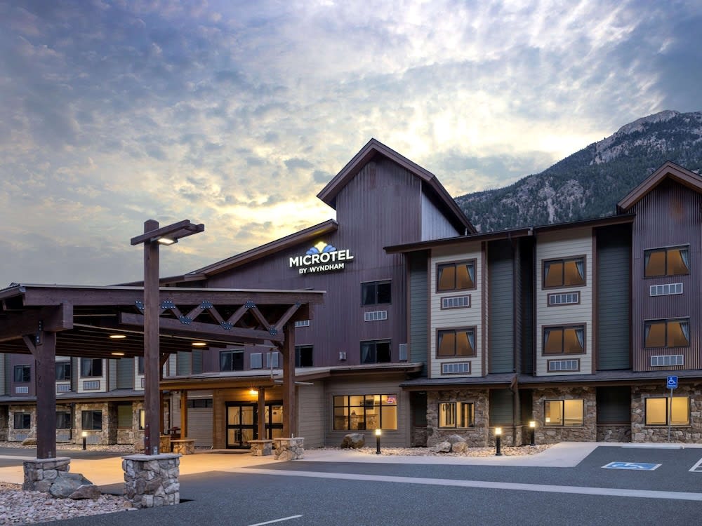 Microtel Inn & Suites by Wyndham Georgetown Lake 1