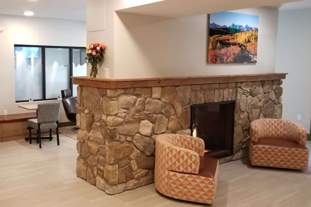 Microtel Inn & Suites by Wyndham Georgetown Lake 2