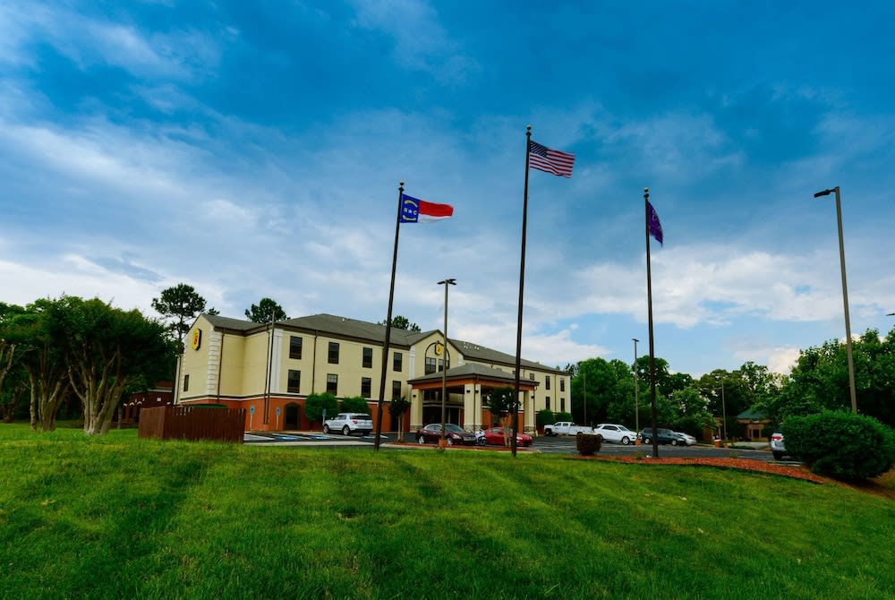 Super 8 by Wyndham High Point/Greensboro 1