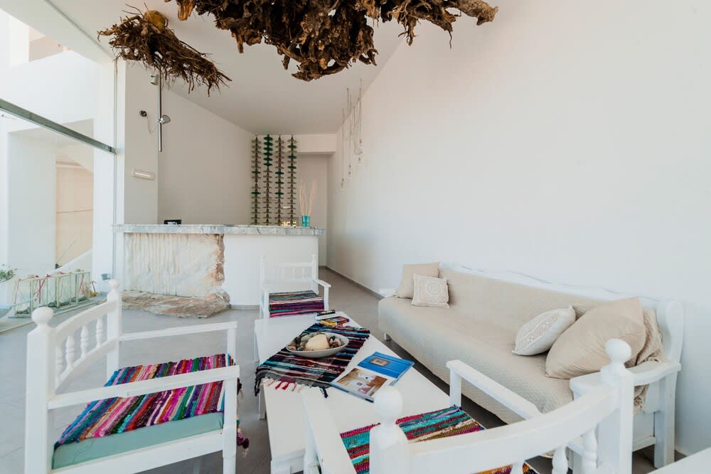 Kouros Home & Suites 5