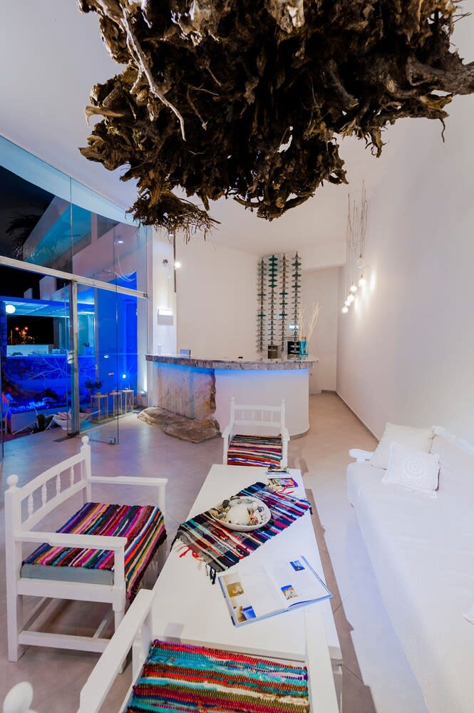 Kouros Home & Suites 4