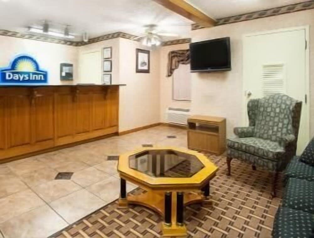 Days Inn by Wyndham Lexington 2
