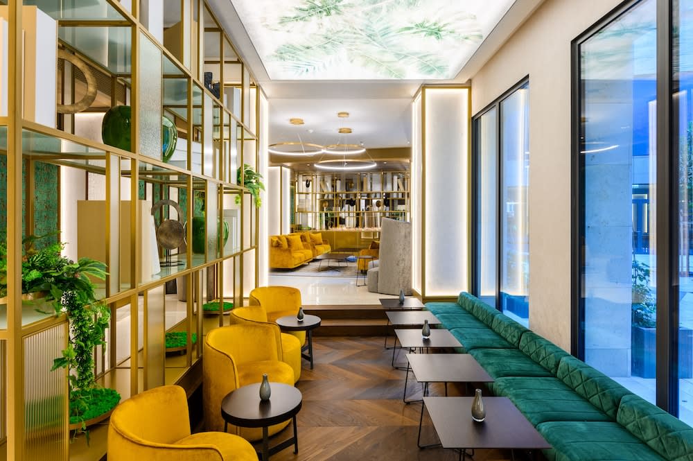 Emerald Downtown Luxury Suites by Continental Group 2