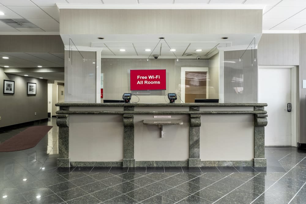 Red Roof Inn PLUS+ Woodbridge - Carteret 2