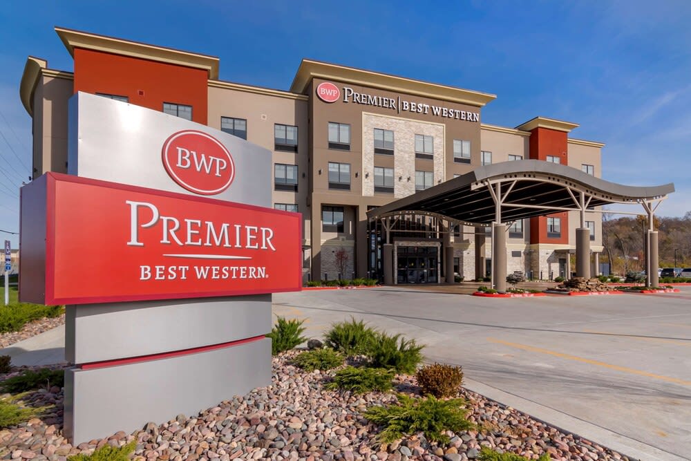 Best Western Premier Liberty Inn & Suites 1