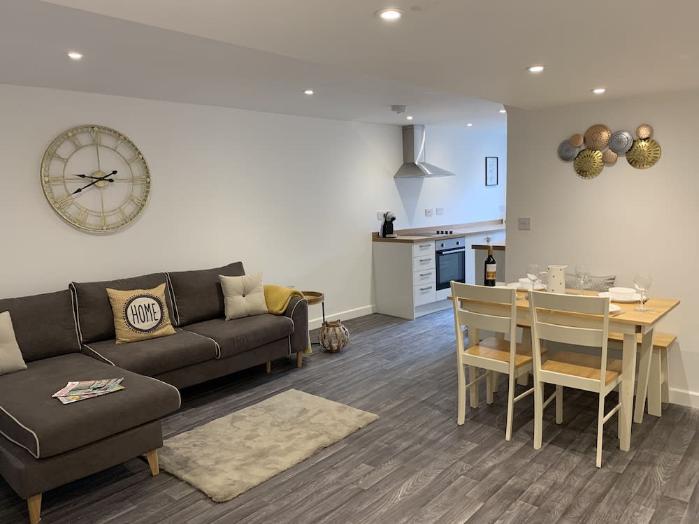 Charming Apartment Ilfracombe, Central Location 1