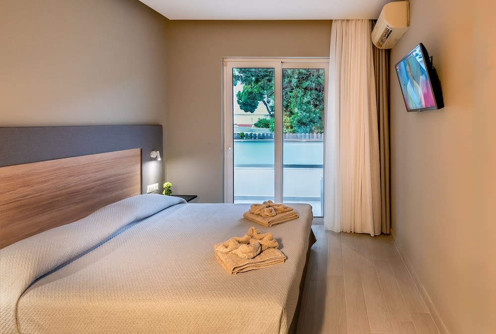 Sunday Hotel 2