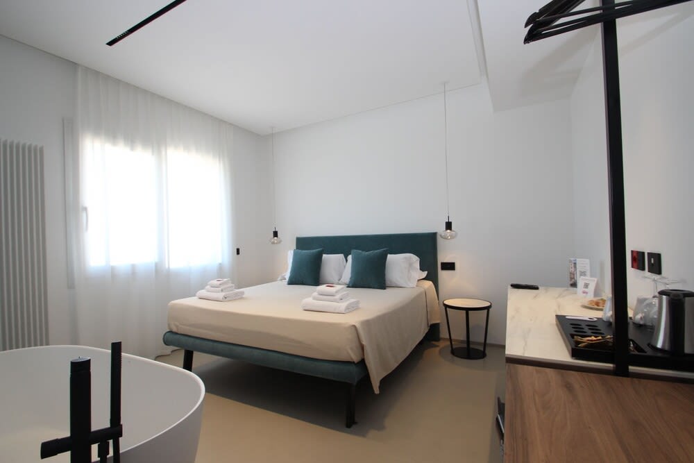 B&B Le Suites di Costanza 1