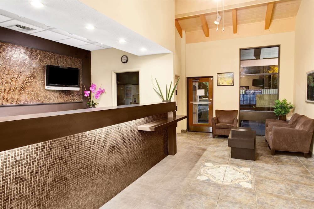 Super 8 by Wyndham Kissimmee/Maingate/Orlando Area 2