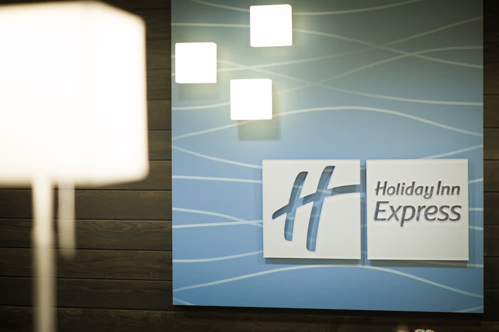 Holiday Inn Express & Suites Madison Central by IHG 4