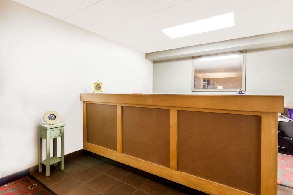 Days Inn by Wyndham Cedar Falls- University Plaza 2