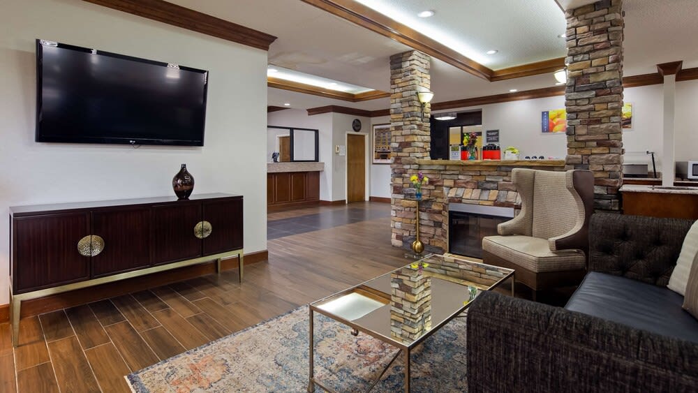 Best Western Inn & Suites 2
