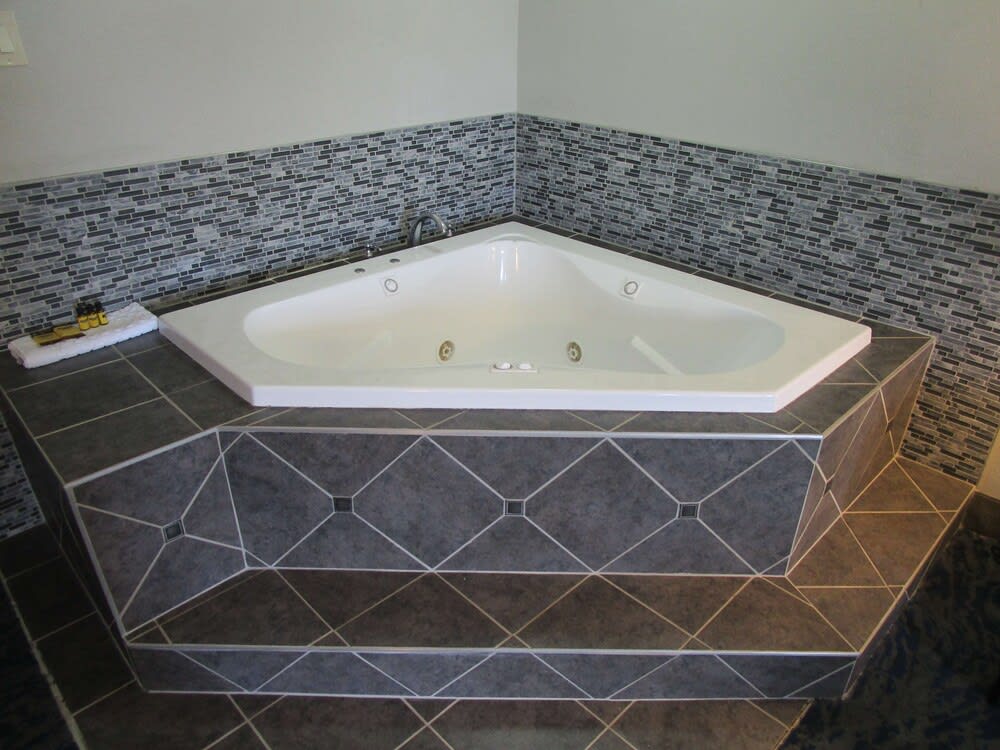 Best Western Plus Bloomington East 3