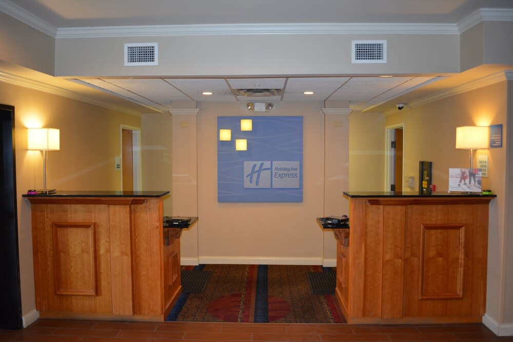 Holiday Inn Express & Suites LANCASTER by IHG 2