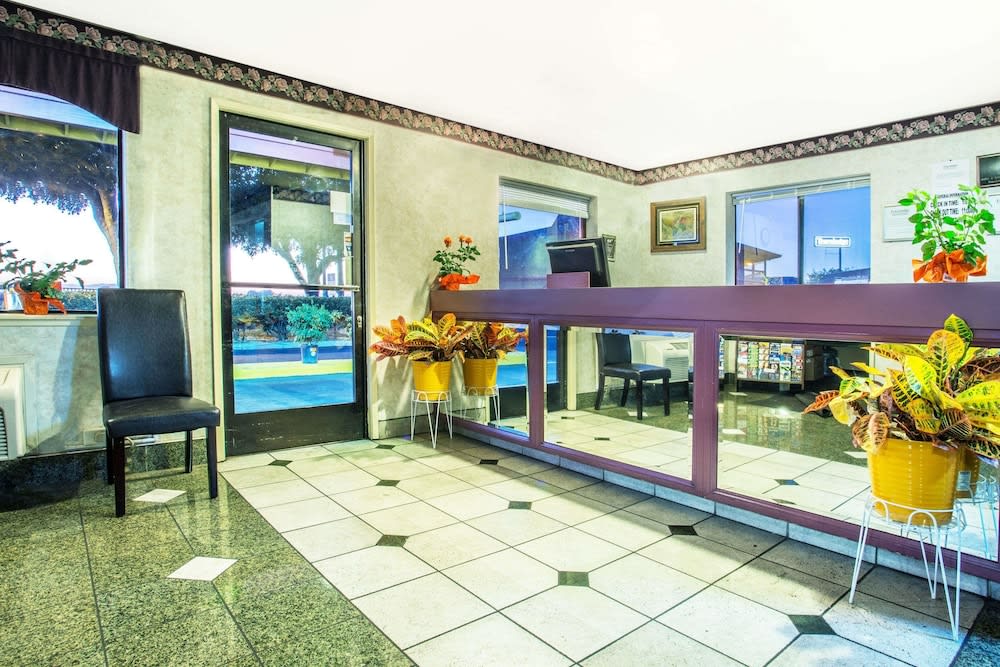 Travelodge by Wyndham Turlock 2