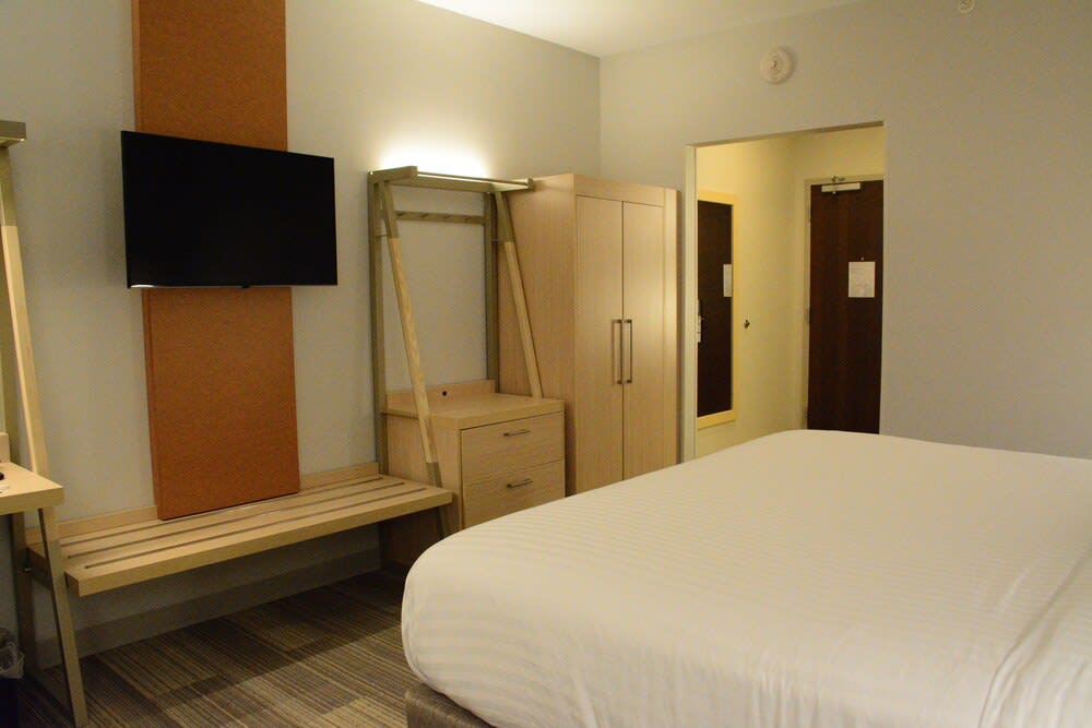 Holiday Inn Express & Suites Lexington Park-California by IHG 4