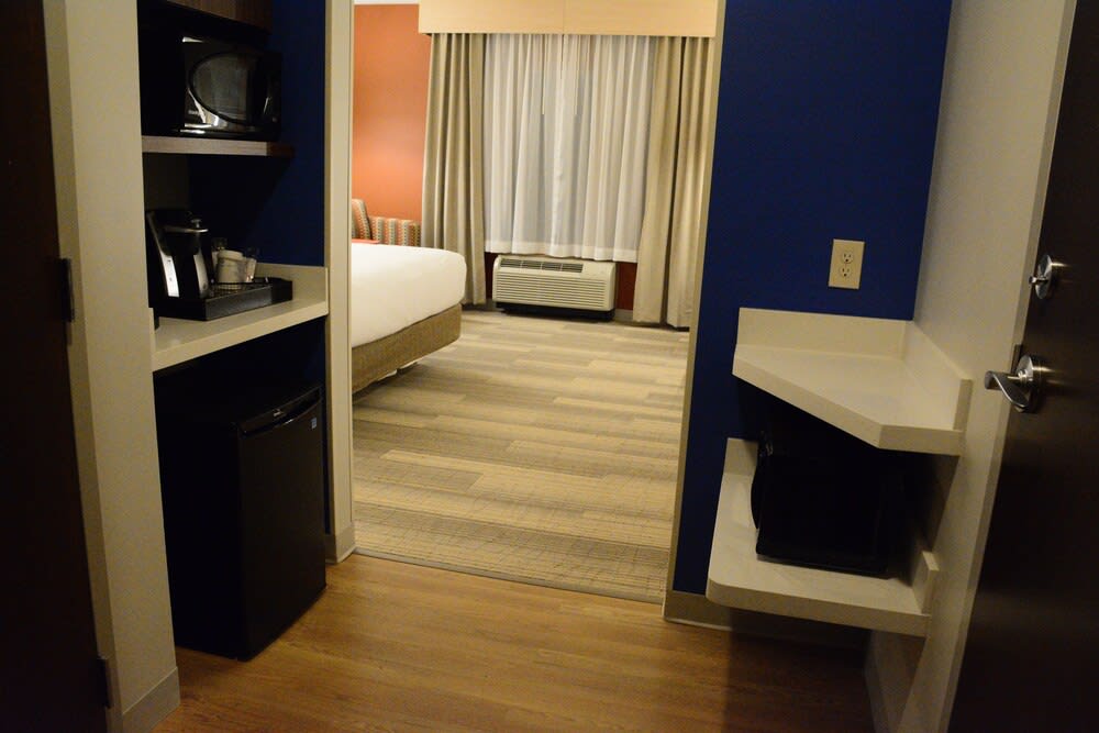 Holiday Inn Express & Suites Lexington Park-California by IHG 3