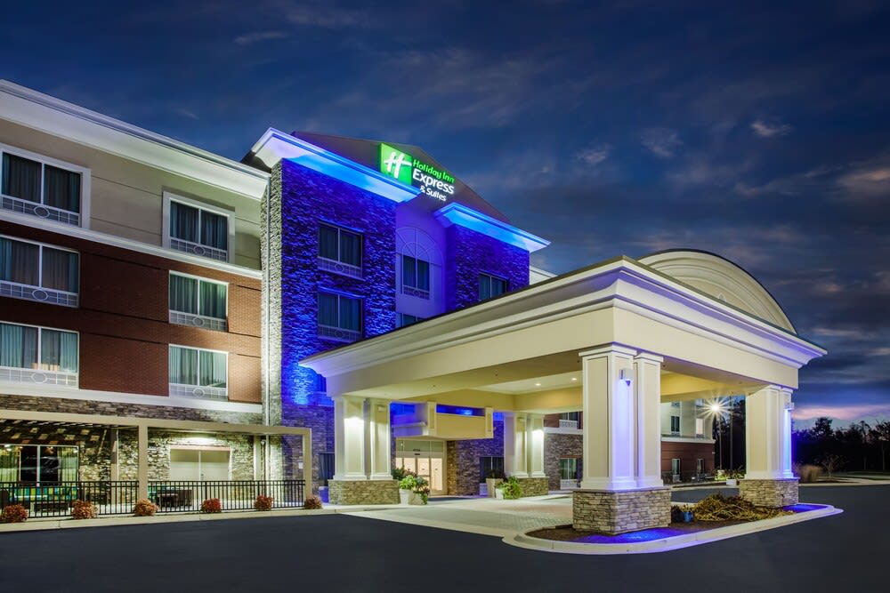 Holiday Inn Express & Suites Lexington Park-California by IHG 1