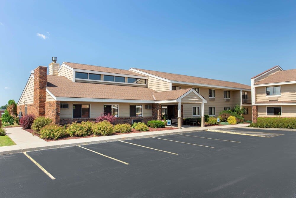 AmericInn by Wyndham West Bend 1
