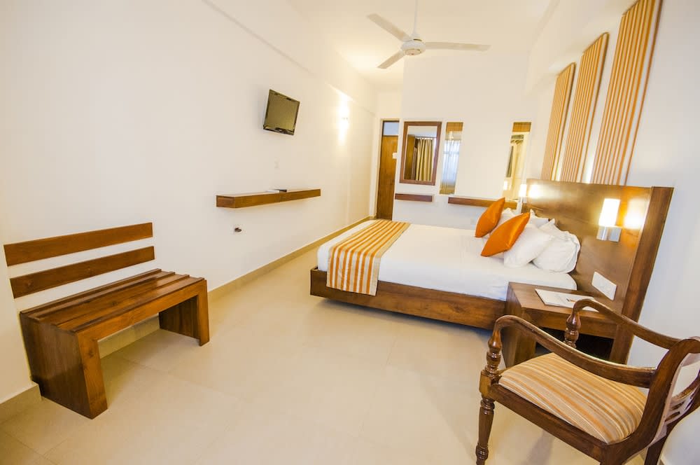 Camelot Beach Hotel 5